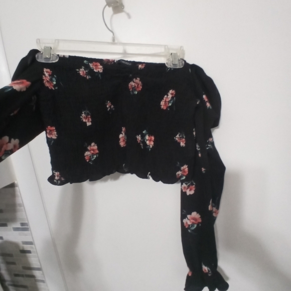Forever 21 Y2K long sleeve Floral Cold Shoulder Crop Top - Picture 7 of 12